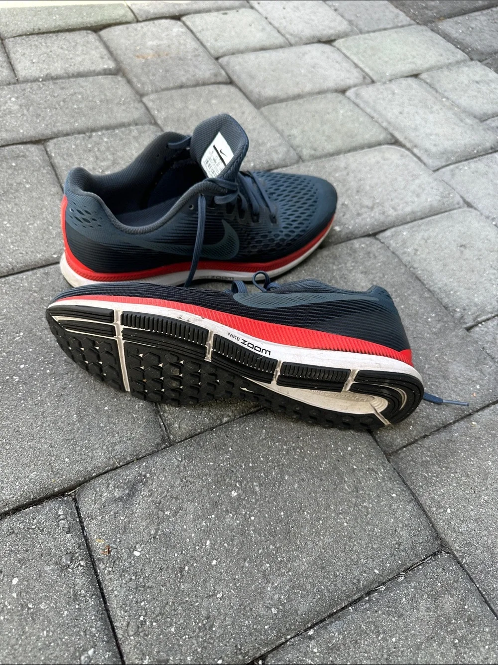 Nike Men's Blue Gray Running Shoes with Red Highlights - Picture 3 of 3
